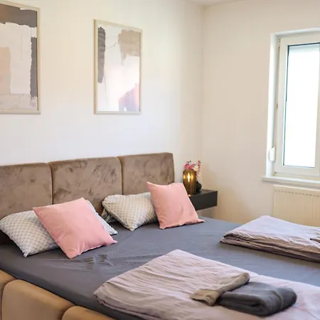 B - Parken, Stilvoll, Modern & Cozy Im Zentrum Von Appartamento